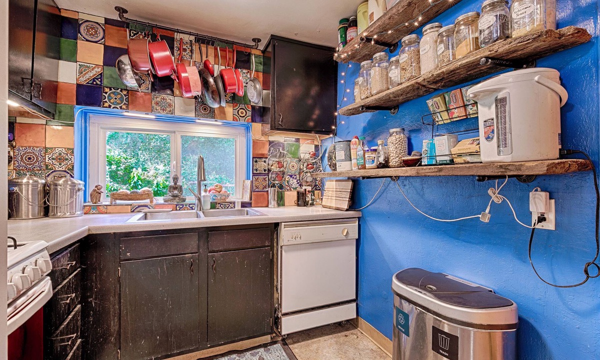 Occidental Cottage | Peaceful Gardem Cottage Nestled Amongst Forested Meadows