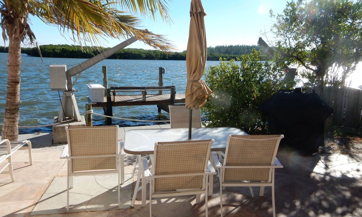 Siesta Key Apartment | Peaceful Setting, on the water of Little Sarasota Bay