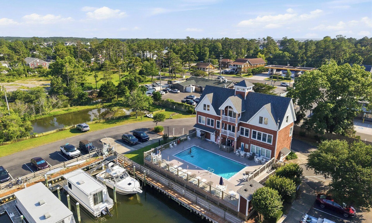 Manteo Condo | Pelicans Perch at Shallowbag Bay 3 Bedroom Condo, Elevator Access & Near Beach Access