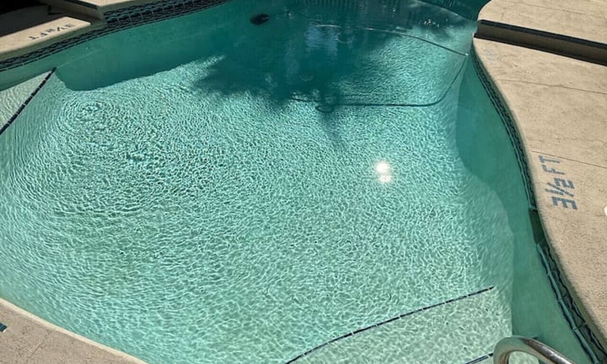 Parsuns To Cocoa Beach House | Penguins on the Beach | 2BR Steps to Beach & Downtown w/pool | Unit G