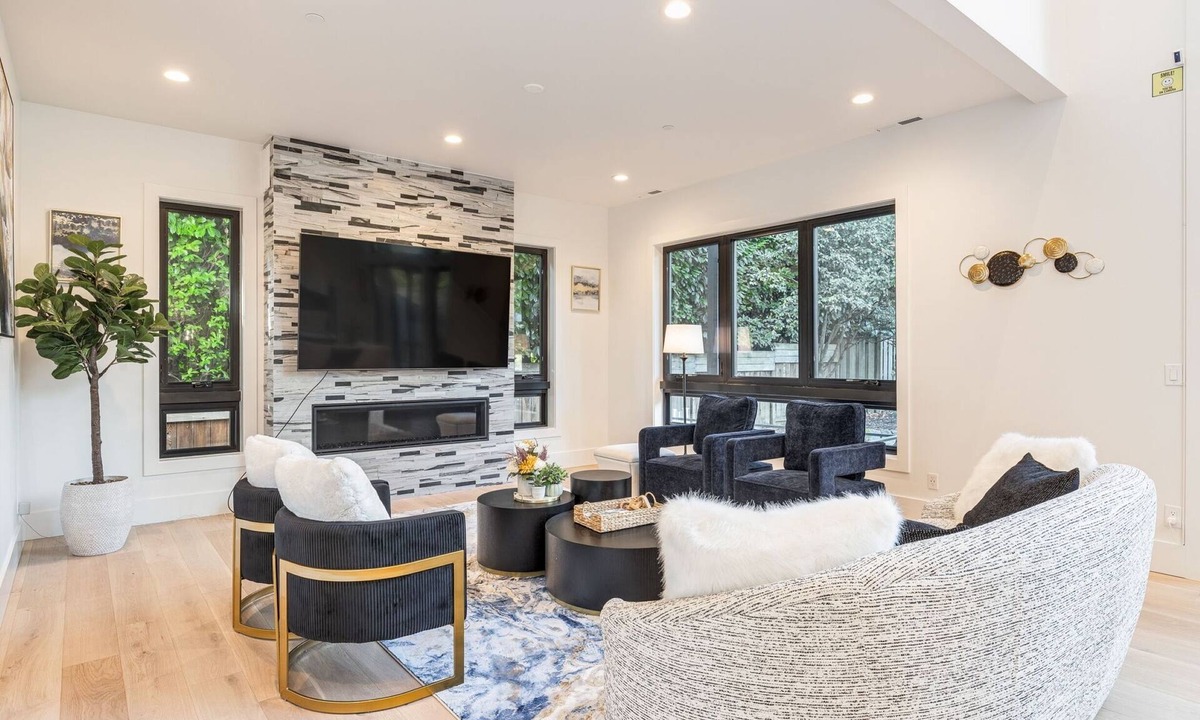 West Bellevue House | Perch - Bellevue Splendor: Prime Location 5BR Luxury & Comfort in Bellevue