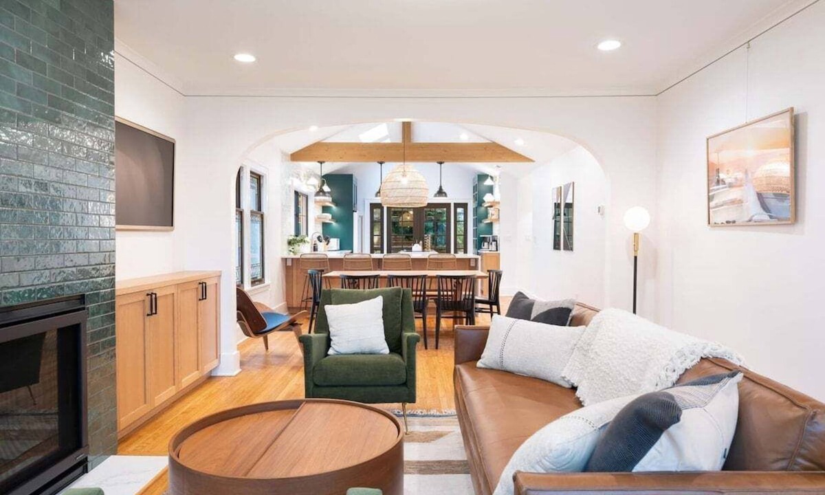 Queen Anne House | Perch - Emerald Cottage: Your Luxurious Seattle Retreat