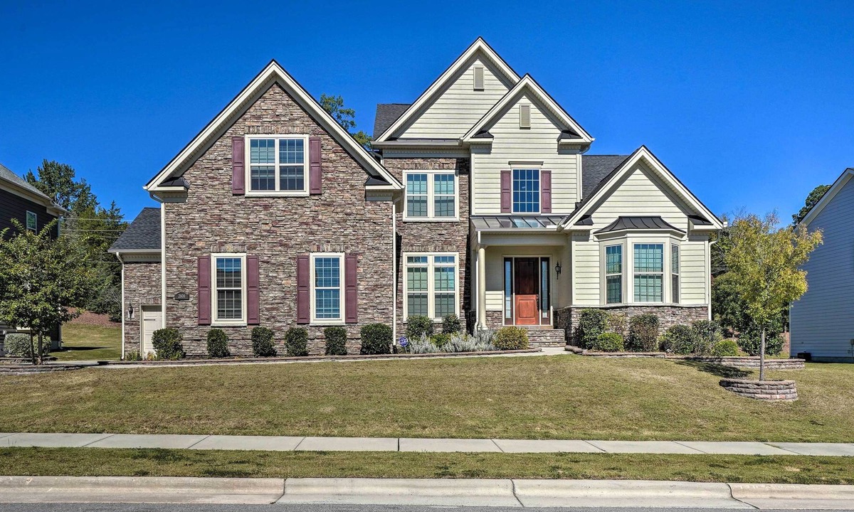 Apex House | Pet-Friendly Apex Home ~10 Mi to Jordan Lake!