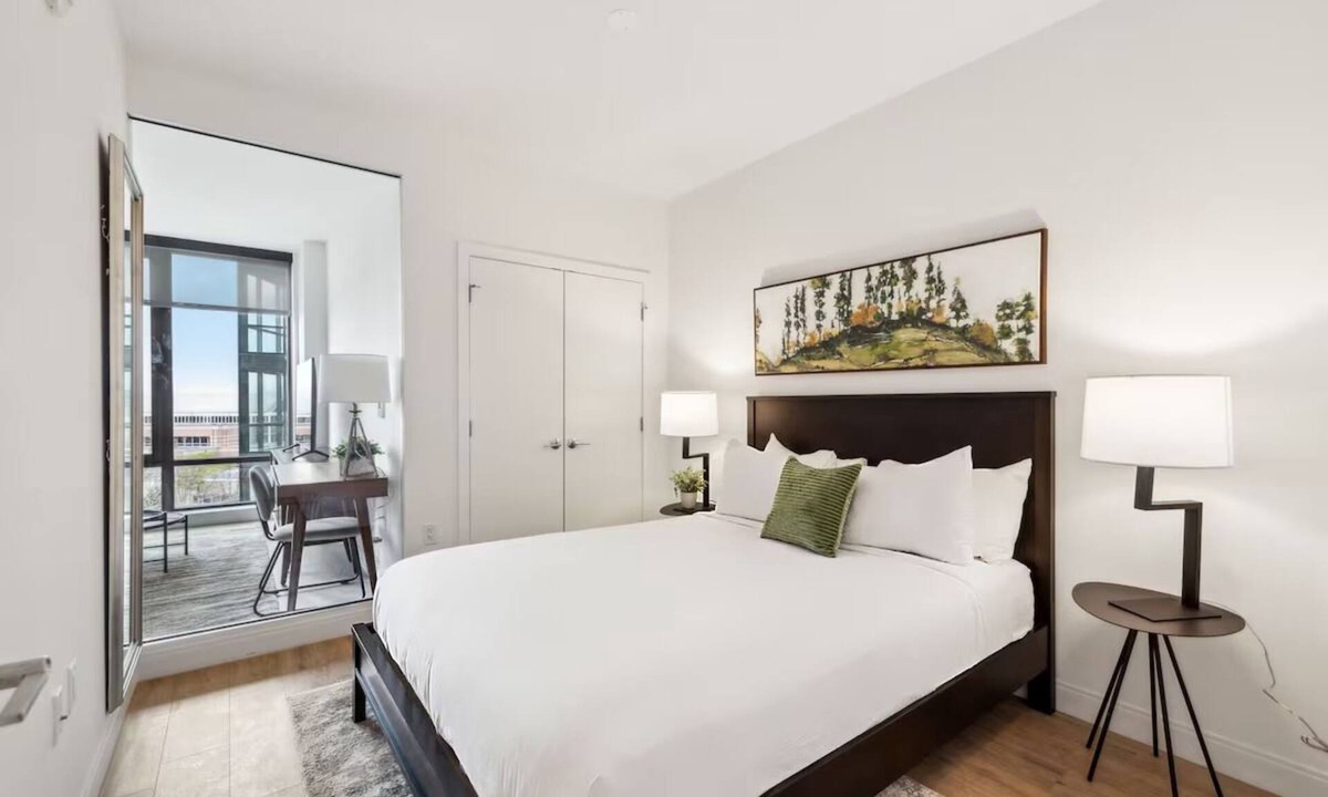 Buzzard Point Hotel | Pet-Friendly Haven w/ Kitchen & Laundry | Near DC’s Best Attractions