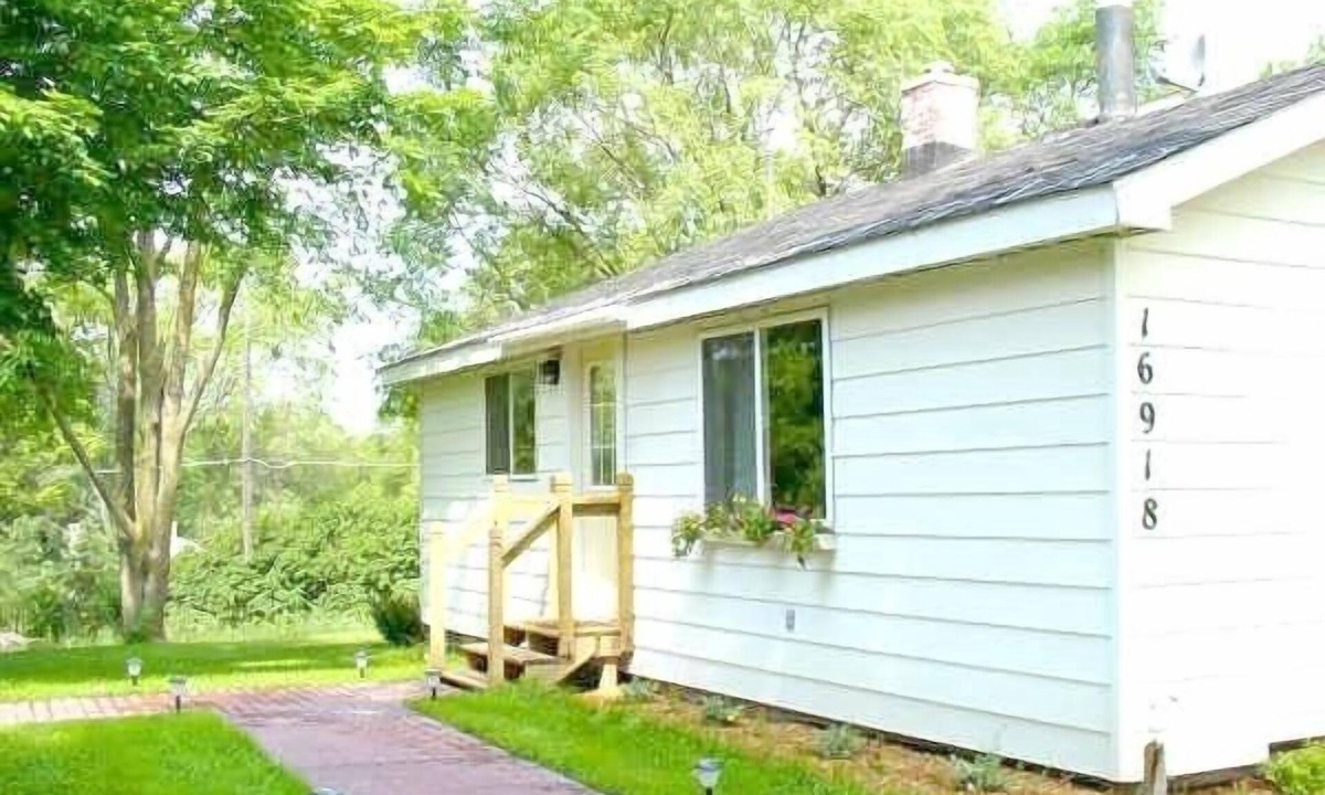 Copemish Cottage | Pet Friendly - No Cleaning Fee - Centrally Located Within Lower Northwest Mich.