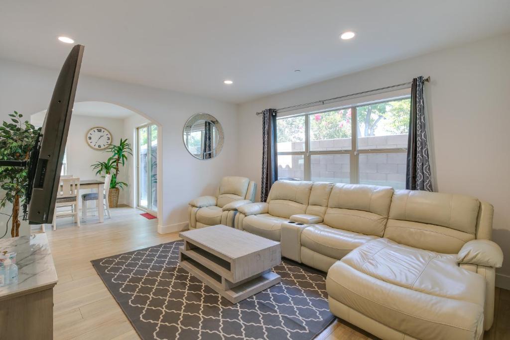 Paramount House | Pet-Friendly Paramount Home, 16 Mi to Los Angeles!