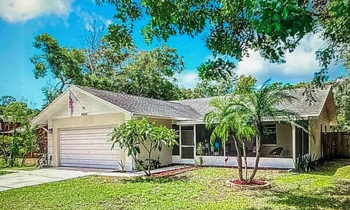 Walsingham House | Pet Friendly Pool Home close to beach and Walsingham Park