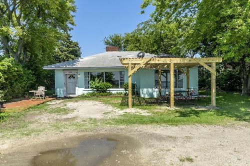 Willoughby Spit House | Pet-Friendly Waterfront Cottage on the Chesapeake Bay, Virginia
