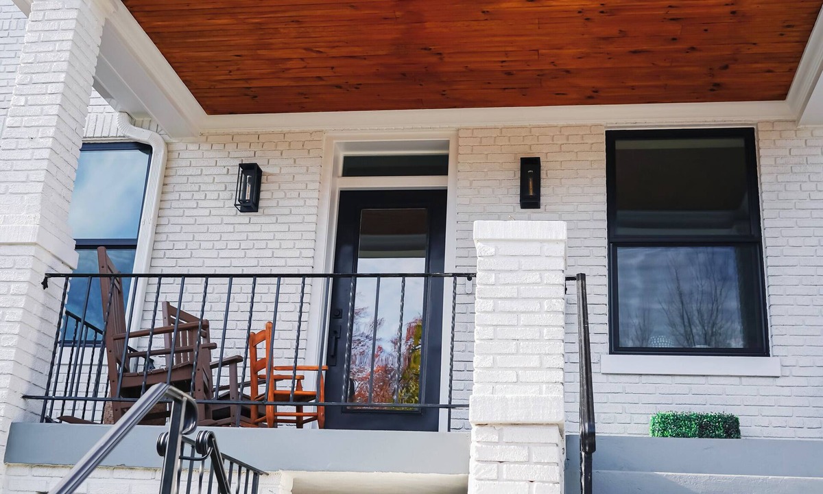 Petworth Apartment | Petworth Retreat - Modern Private 2 Bedroom/2 Bathroom Apartment