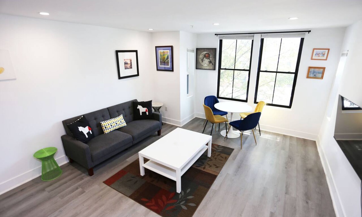 Petworth Bed & Breakfast | Petworth Stylish Unit with Amenities & Comforts