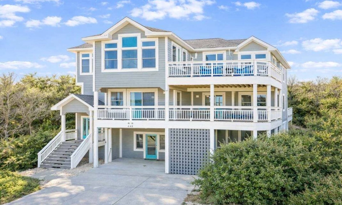 Pine Island House | PI-4 "Don't Blink" Saturday-Saturday Private pool! Hot tub! Minutes to the beach!