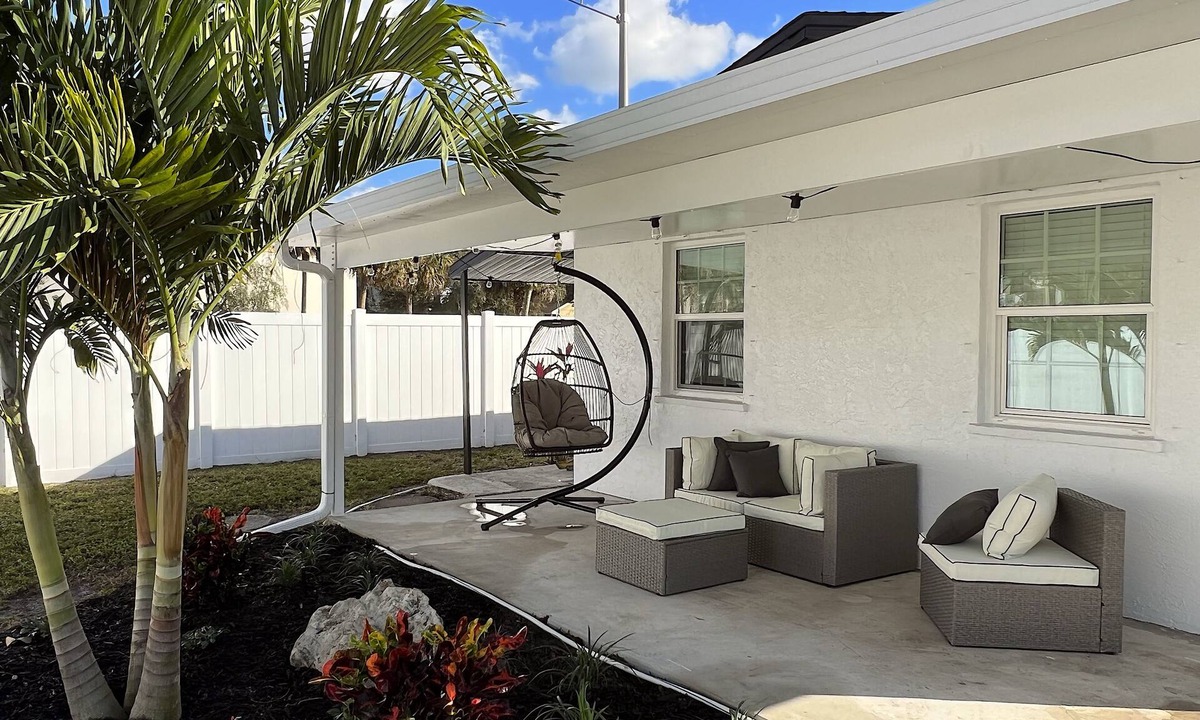 Pinecraft Apartment | Pinecraft Paradise ~ Secluded Apt in central SRQ!