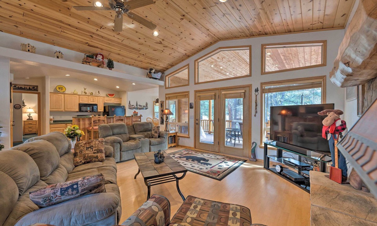 Pinetop House | Pinetop Golf Course Home: Furnished Deck & Views!