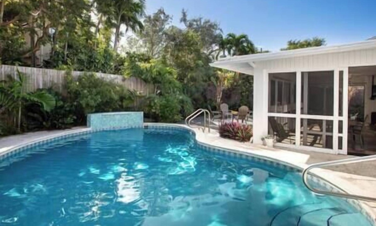 Midtown House | Plumeria Paradise, Modern Home Close to the Beach