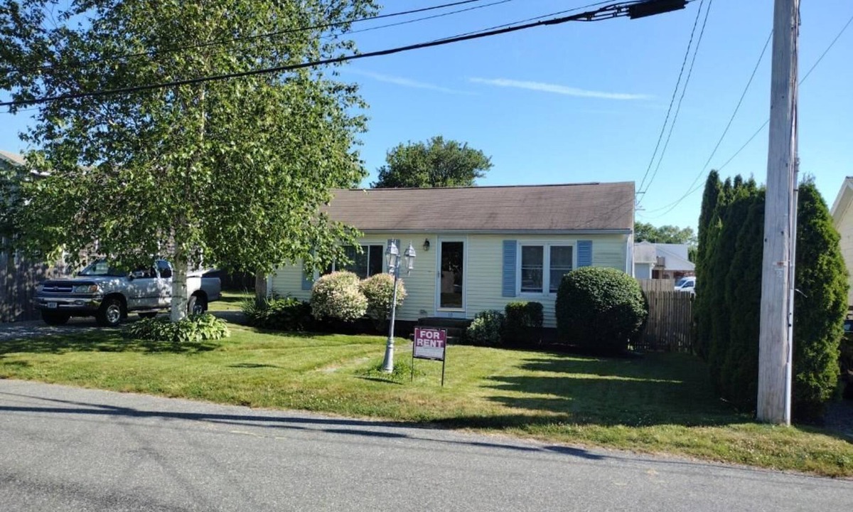 Narragansett Cottage | Point Judith Narragansett Rhode Island Cottage by the Sea