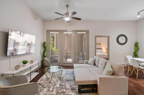 Woodbridge Apartment | Pool Gym Spacious Free-Parking