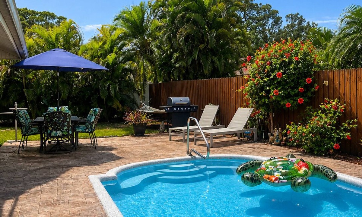 Sarasota Springs House | Pool Home oasis just minutes to Siesta Key Beaches