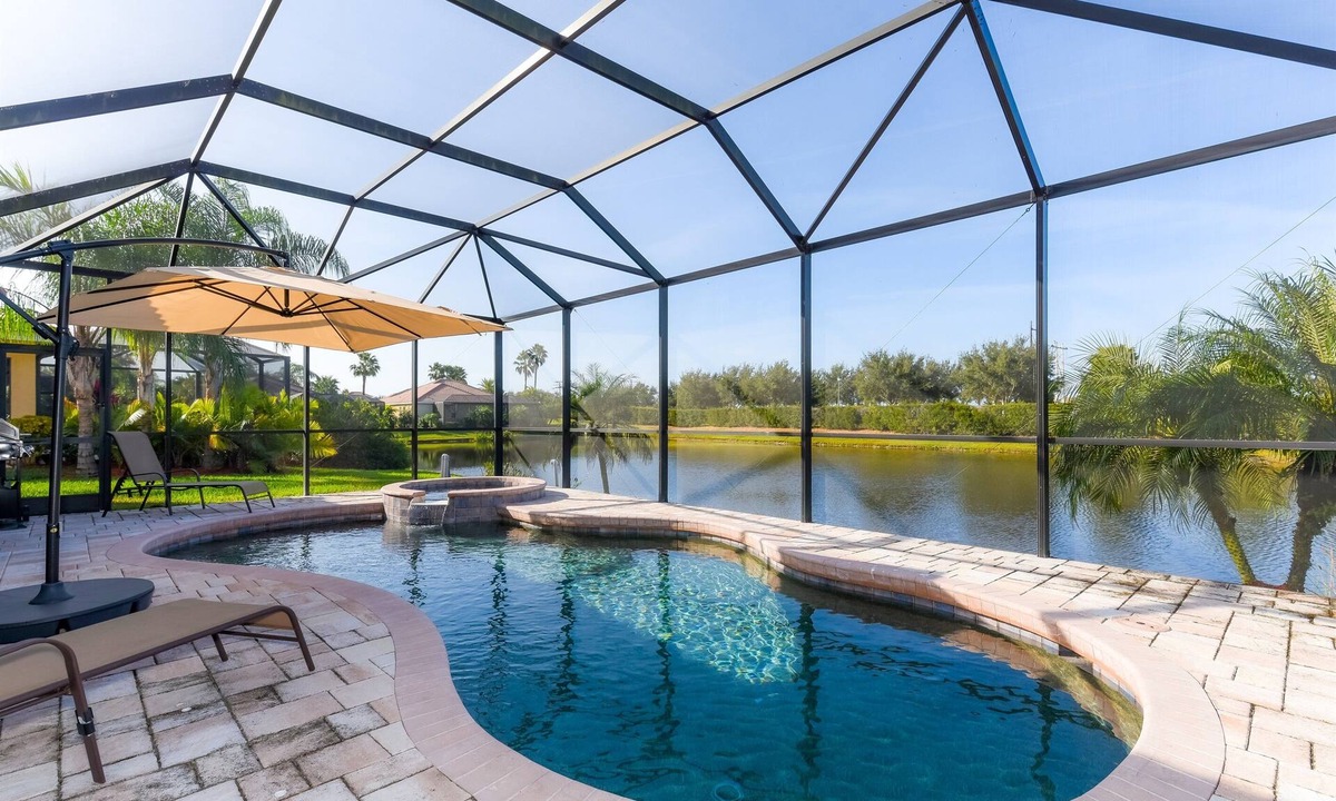 Braden River Villa | Pool & Spa Villa | Golf Cart | Pet Friendly
