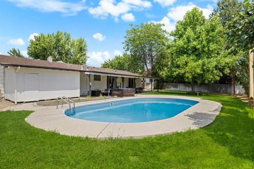 West Valley House | Poolside Paradise with Hot Tub