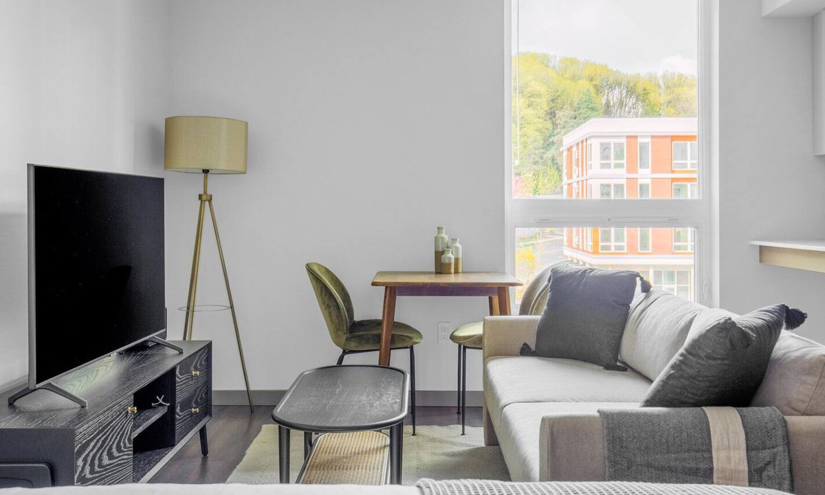Columbia City Apartment | Premium Columbia City Studio w/ W/D & Gym, near Light Rail, by Blueground