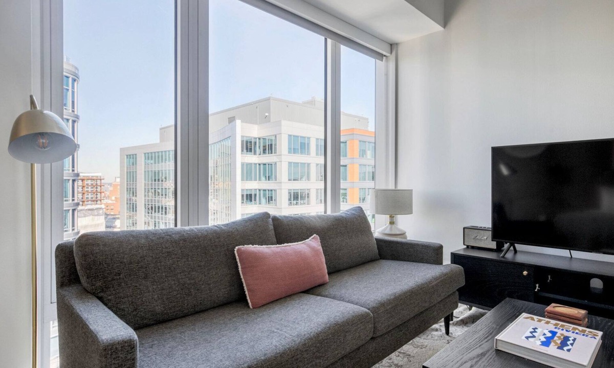 West Fens Apartment | Premium Fenway Studio w/Fitness, nr Food & Shops, by Bluegroun
