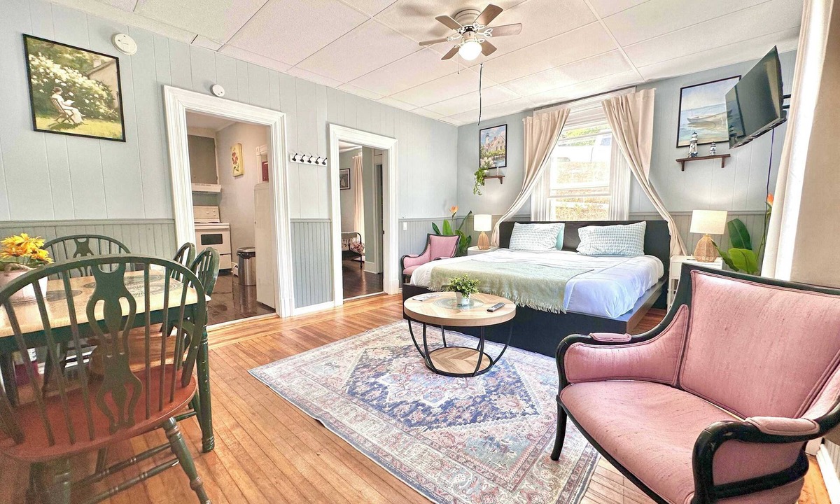 Bridgewater Apartment | Premium Retreat with King bed near LaHave River