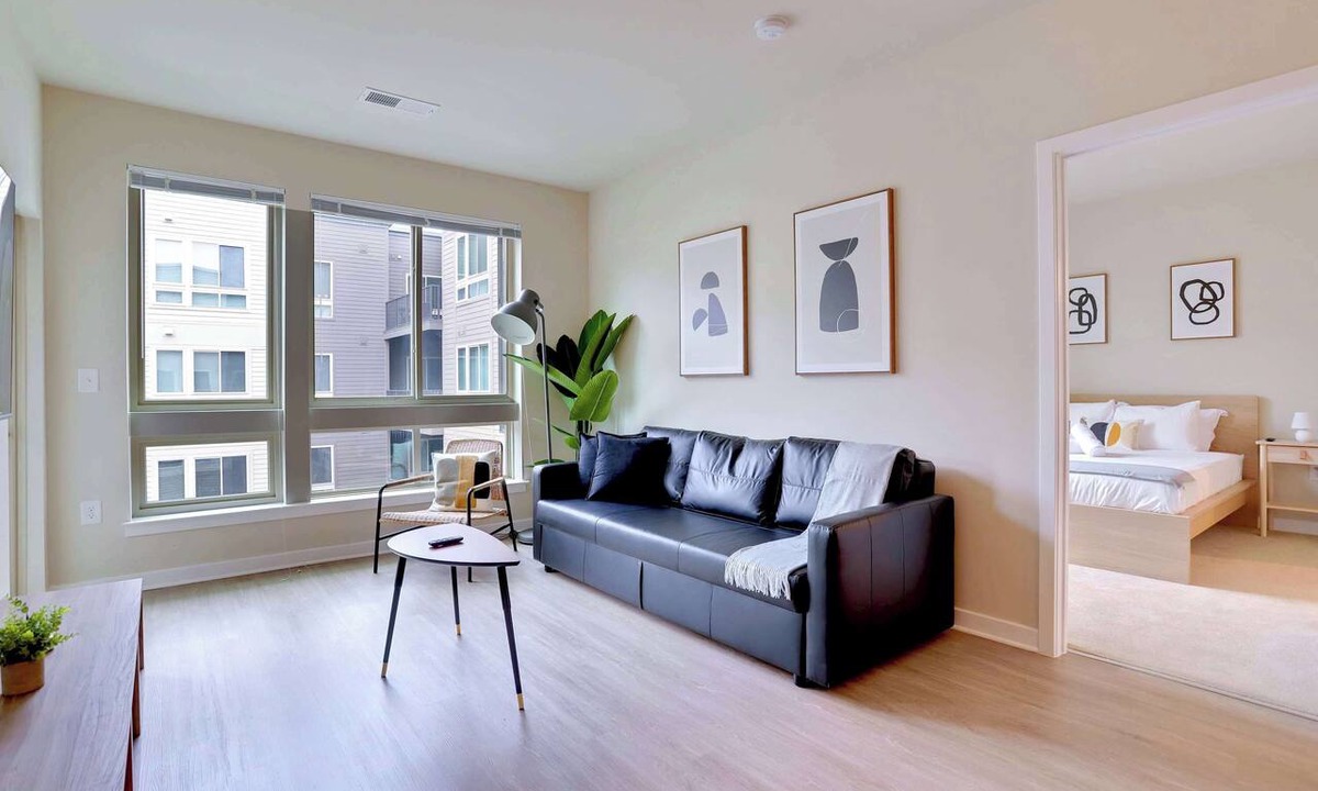 Groveton Apartment | Prime Alexandria Location | Spacious Apt