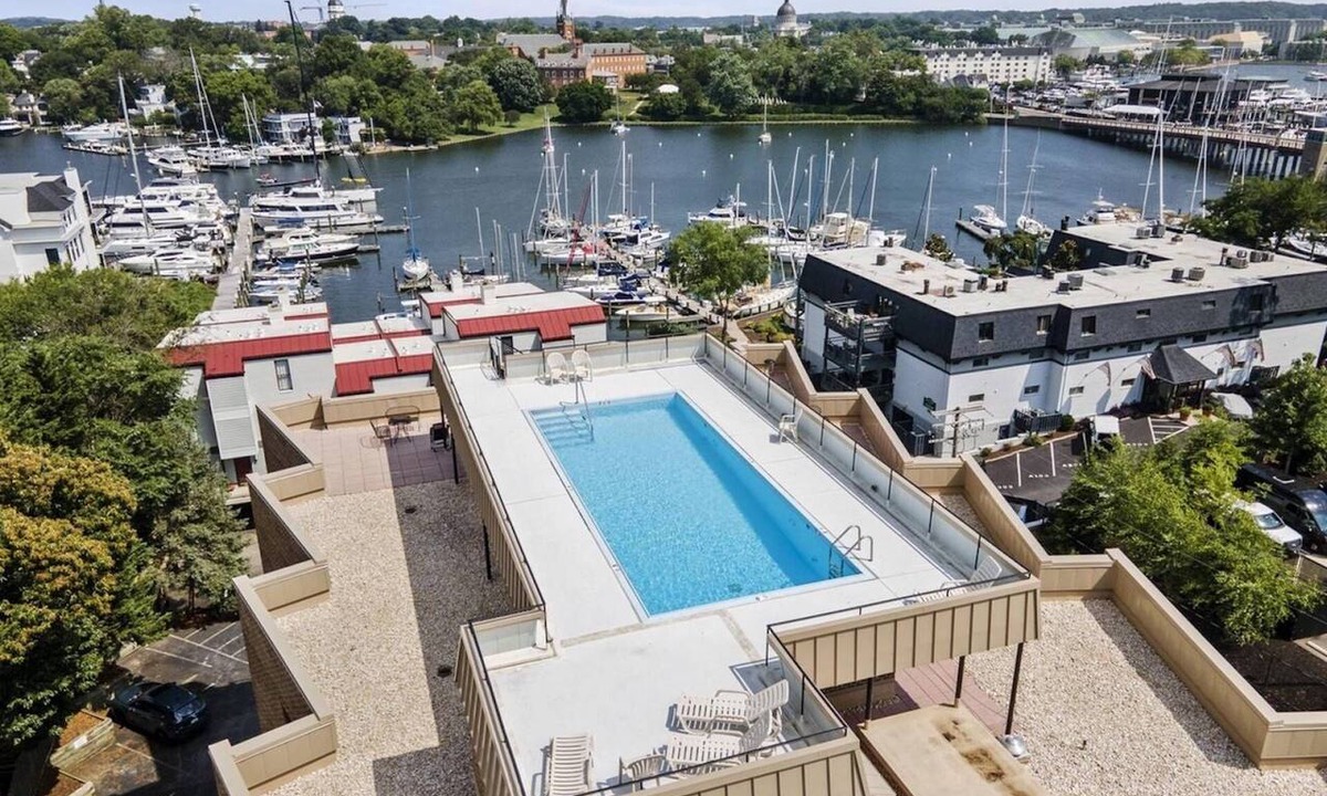 Eastport Condo | Prime Eastport Location - Waterfront Condo w Pool & Parking