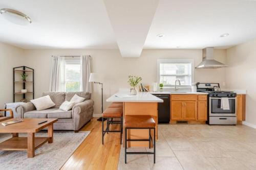 Northwest Harwinton Apartment | Pristine Walkable Downtown 2BR Apartment