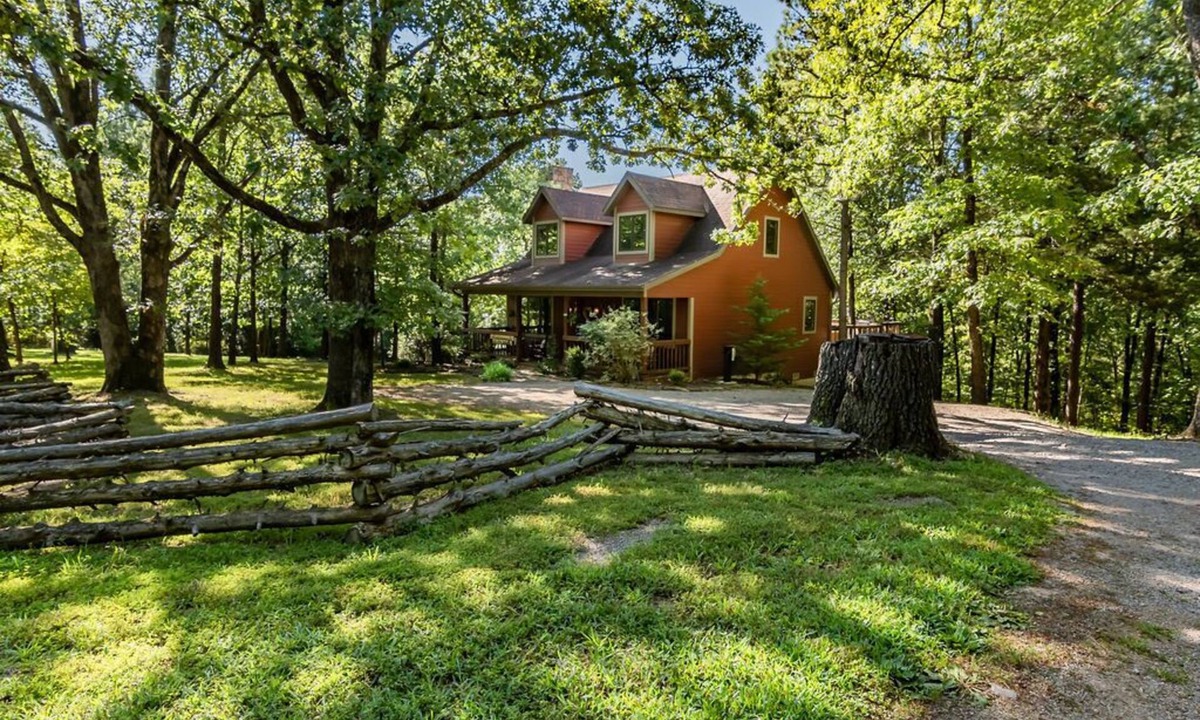 Blue Eye Cottage | Private 40-Acre Cottage, Hot Tub, Pool Table & Car Charger