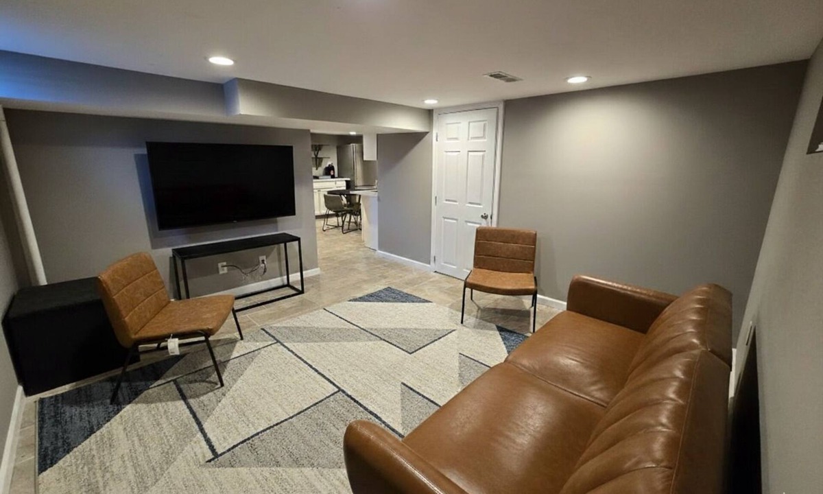 Hanover House | Private Basement Apartment 4 min from Casino Live/10 min from BWI