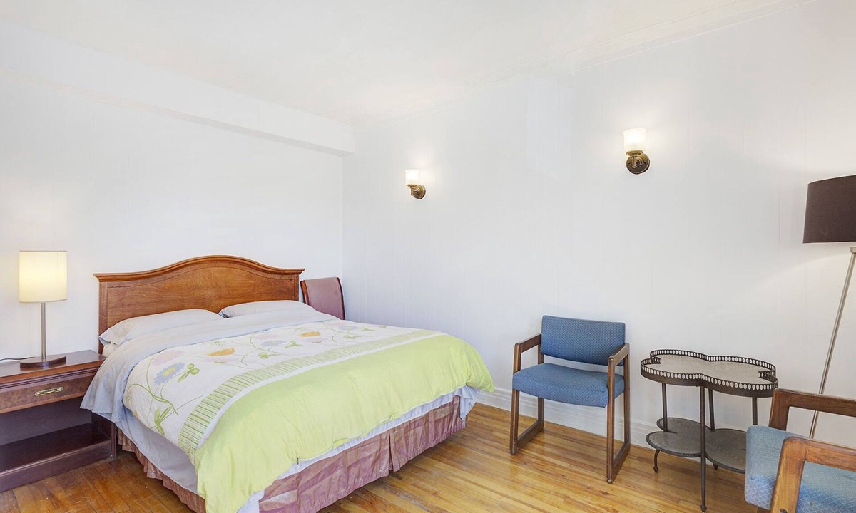LaSalle House | Private Ensuite Room with Large Balcony in Montréal close St. Lawrence River
