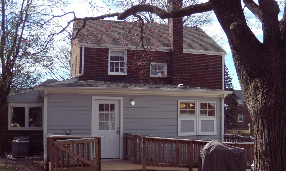 Bluemont Apartment | Private Entrance Queen Suite with Deck, Park Free, No Steps! 1 mi/1.6km to Metro