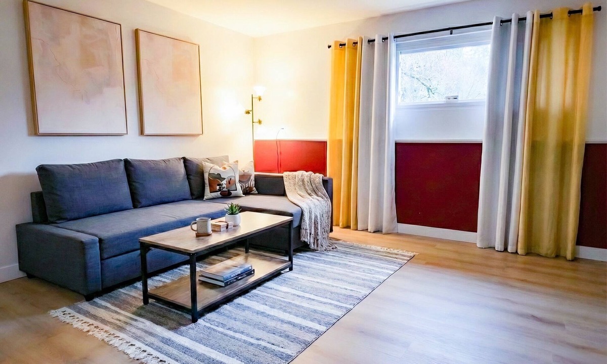 North Juanita House | Private guest suite with Full kitchen & laundry