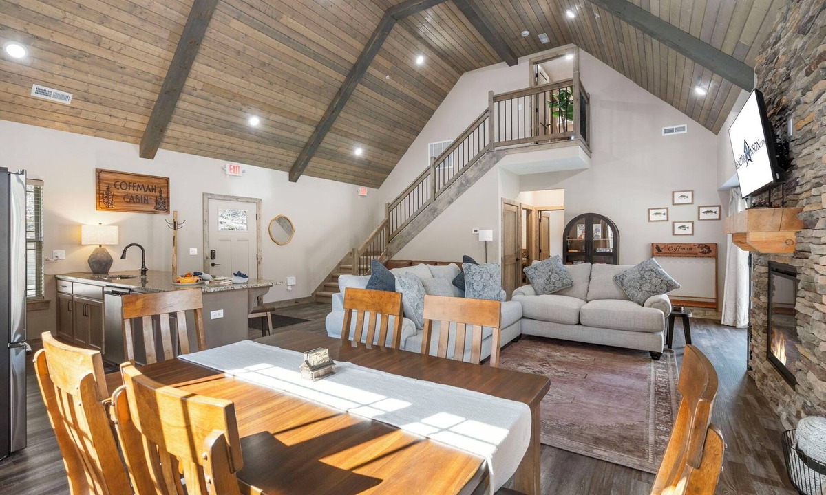 Branson House | Private Hot Tub on Expansive Deck with Water Views, Free Tickets & Community Indoor Pool