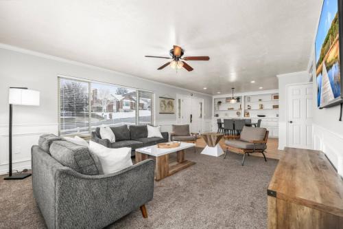Lakeview House | Private Indoor Pool and HT - Sleeps 16 - Game Room