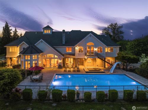 Sammamish Villa | Private Luxury 6-Acres Estate Pool Court Goats