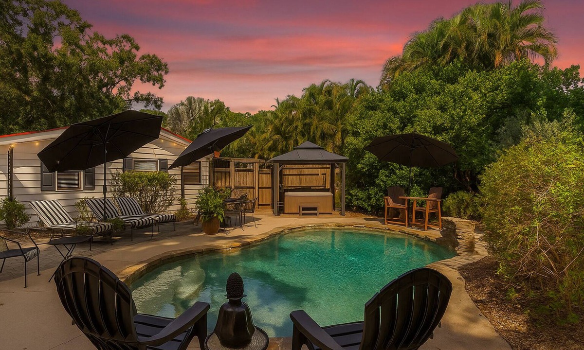 South Gate Ridge House | PRIVATE Peaceful Sarasota 2 Bed 2 Bath Oasis with Pool, Outdoor Kitchen, Hot Tub