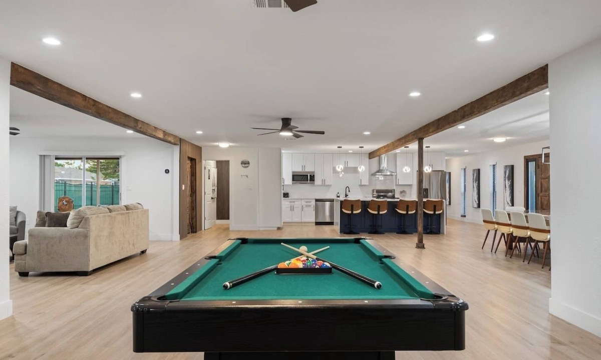 North Sarasota House | Private Pickleball & Pool Oasis