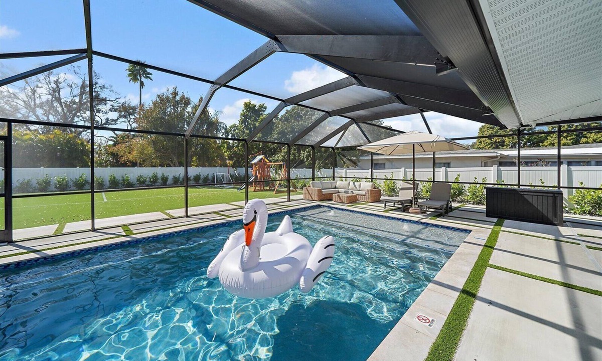 Ridge Wood Heights House | Private Pool +Game Room Near Siesta Key/Sleeps 9