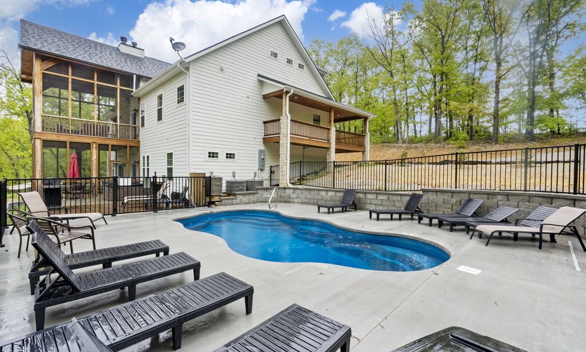 Ridgedale House | Private Resort-Style Lodge with Private Pool, Hot Tub, Game Tables, Zip Line & 20 Acres of Trails
