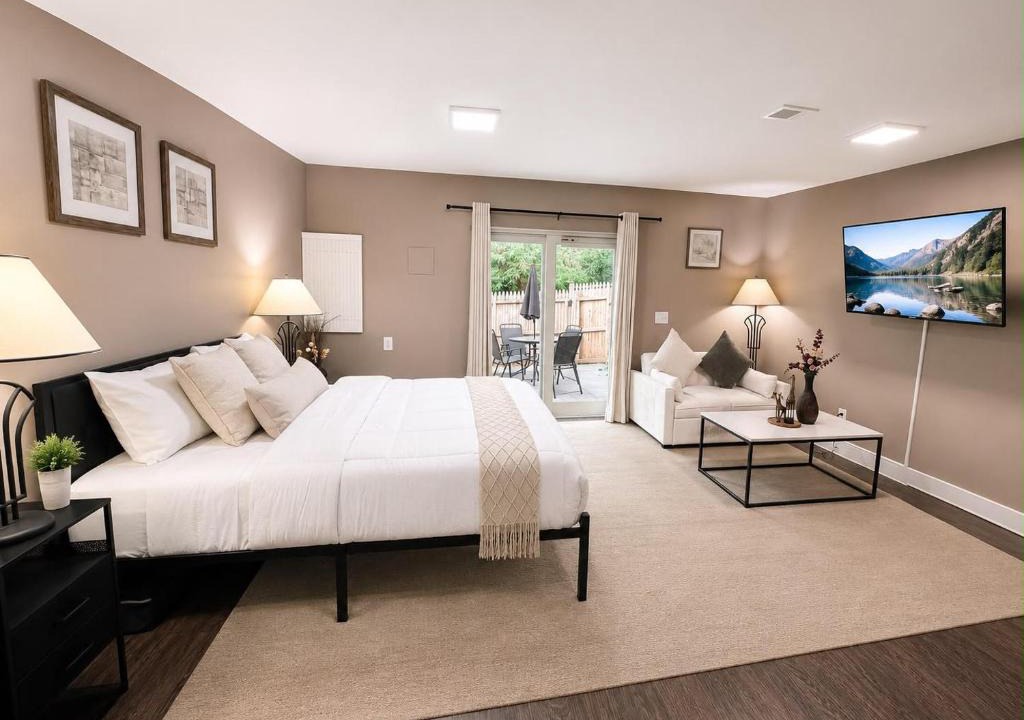Sugarland Run Apartment | Private suite Near Dulles-Full Kitchen & Patio