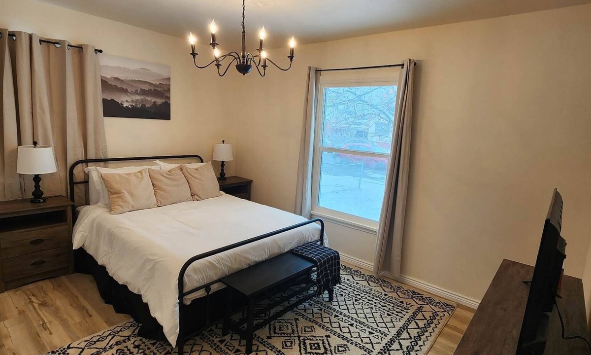 Joaquin House | Provo Home! Close to BYU, Downtown Provo, 10 mins from Utah Valley University.