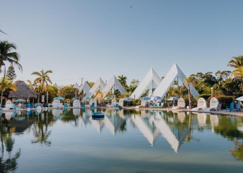 San Carlos Park Hotel | Pyramids in Florida