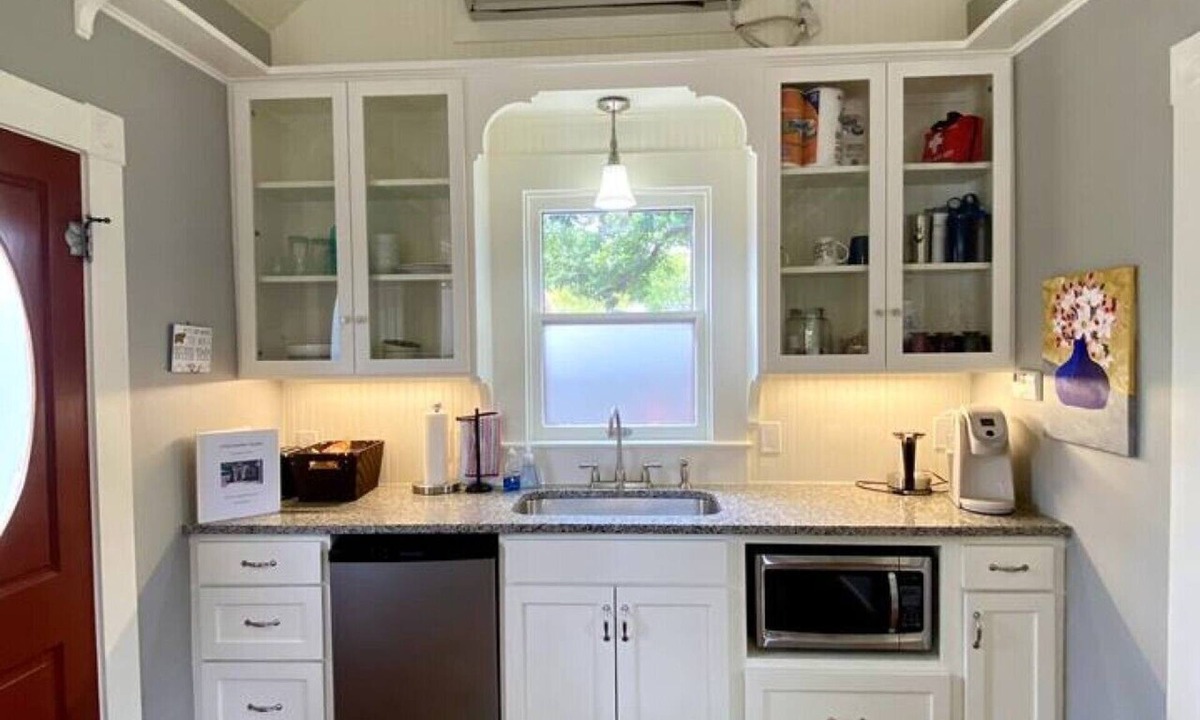 Downtown San Antonio Cottage | Quaint Historical Southtown - La Casita on Simon