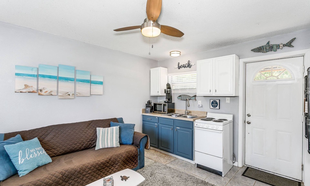 Perdido Beach Cottage | Quaint Tiny Home by the Bay - Boat Launch 1 Street Over