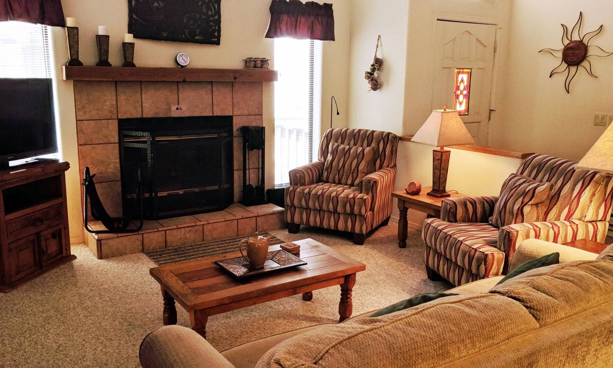 Pinetop Villa | Quality Hill Resort Villa, sleeps six, private deck with barbecue, garage