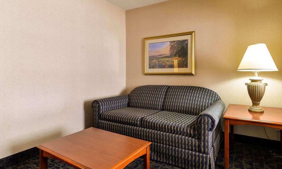 Potomac Hotel | Quality Inn Spring Mills - Martinsburg North