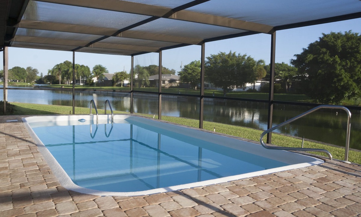 Venice Gardens House | Quiet pool house on a lake - 7 min. from beach