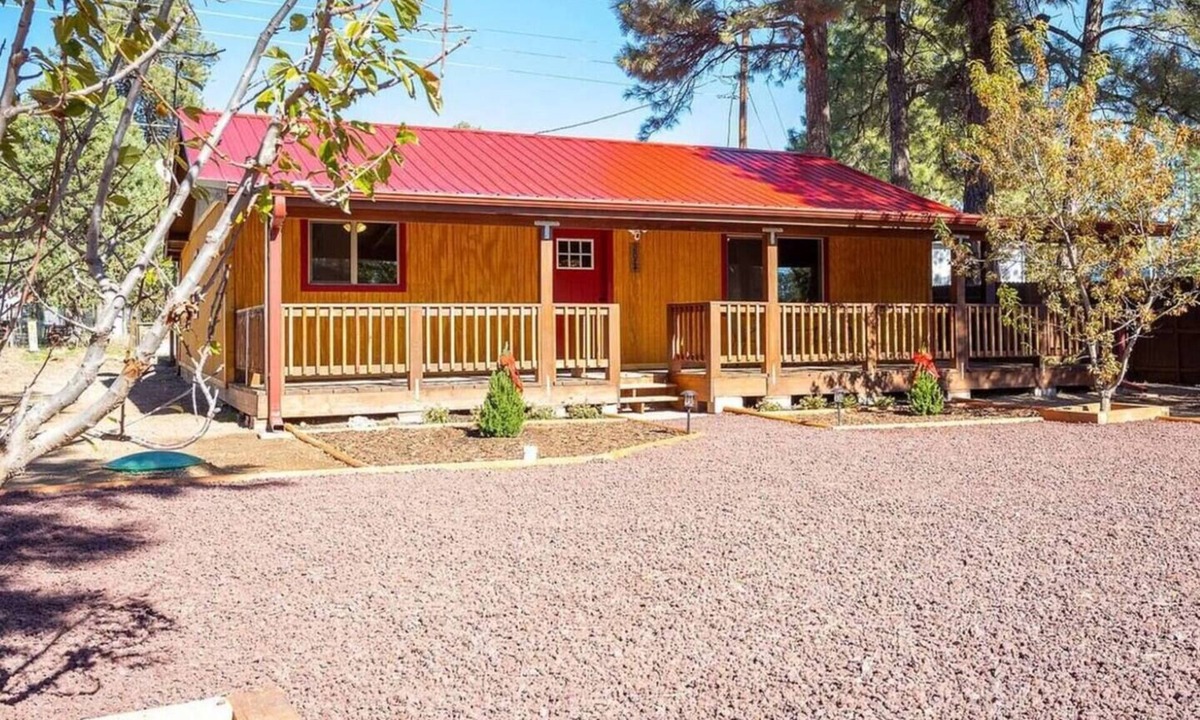 Overgaard Cottage | Red Door Cottage | Retro cabin, Pet friendly